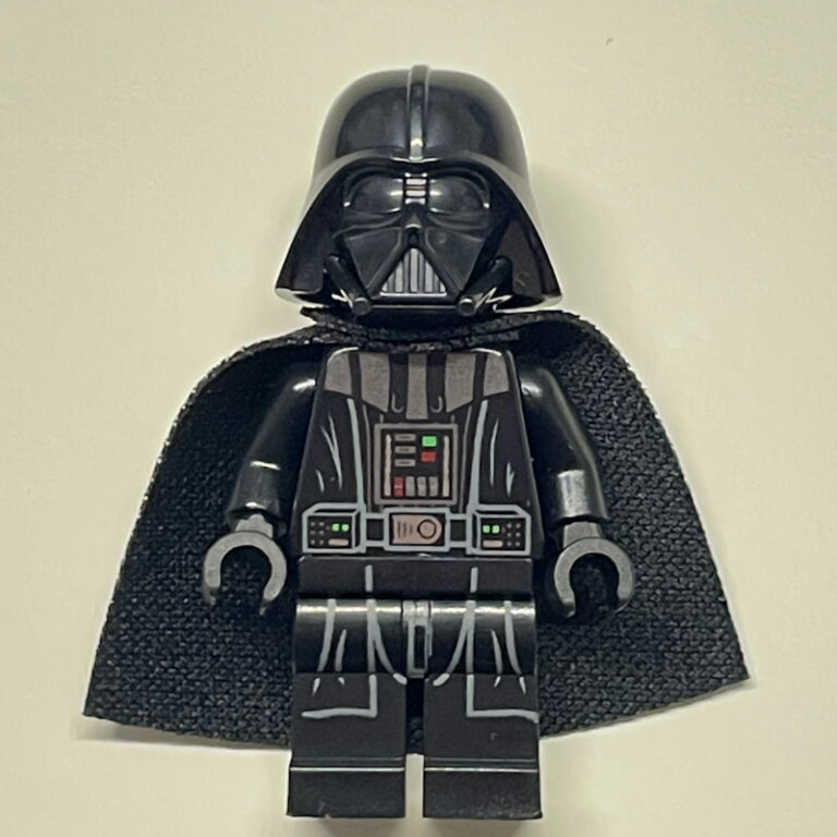 Minifigurine LEGO Dark Vador, tête blanche et cape 19888 — référence fig-002515