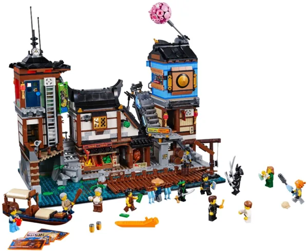 LEGO 70657 — Les quais de la ville NINJAGO, photographie officielle du modèle.