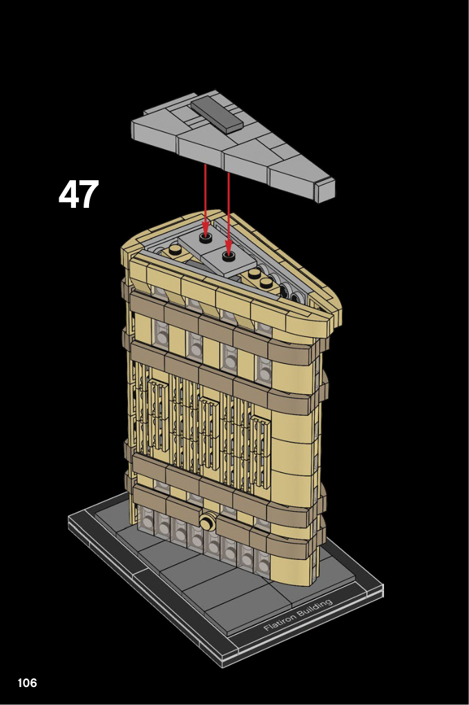 Notice Flatiron Building 6138981 page 106, étape 47 : pose du toit triangulaire gris au-dessus de l’enveloppe beige et des bandeaux plus foncés.