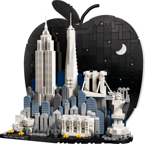 Visuel officiel de New York, la grosse pomme LEGO 21066 : pomme noire dressée avec feuille, tige, étoiles et croissant de lune, Empire State Building et One World Trade Center blancs, immeubles gris et bleus, musées au premier plan, pont de Brooklyn et statue de la Liberté blanche à droite, petits taxis jaunes et plaque New York, New York.