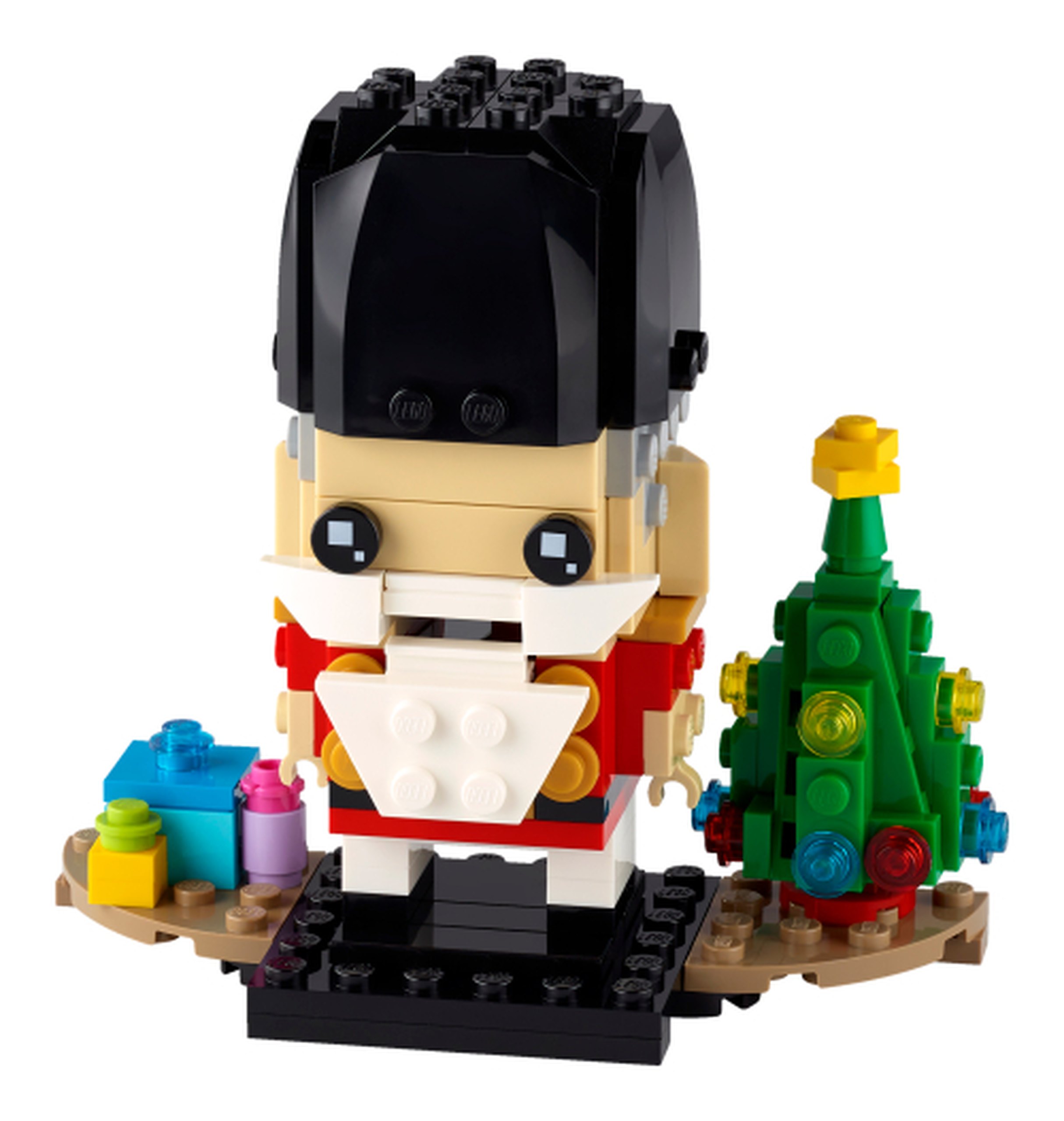 Modèle officiel LEGO 40425 : Un uniforme rouge, un haut chapeau noir et une barbe blanche identifient le Casse-Noisette. Son socle associe sapin décoré et petits cadeaux.