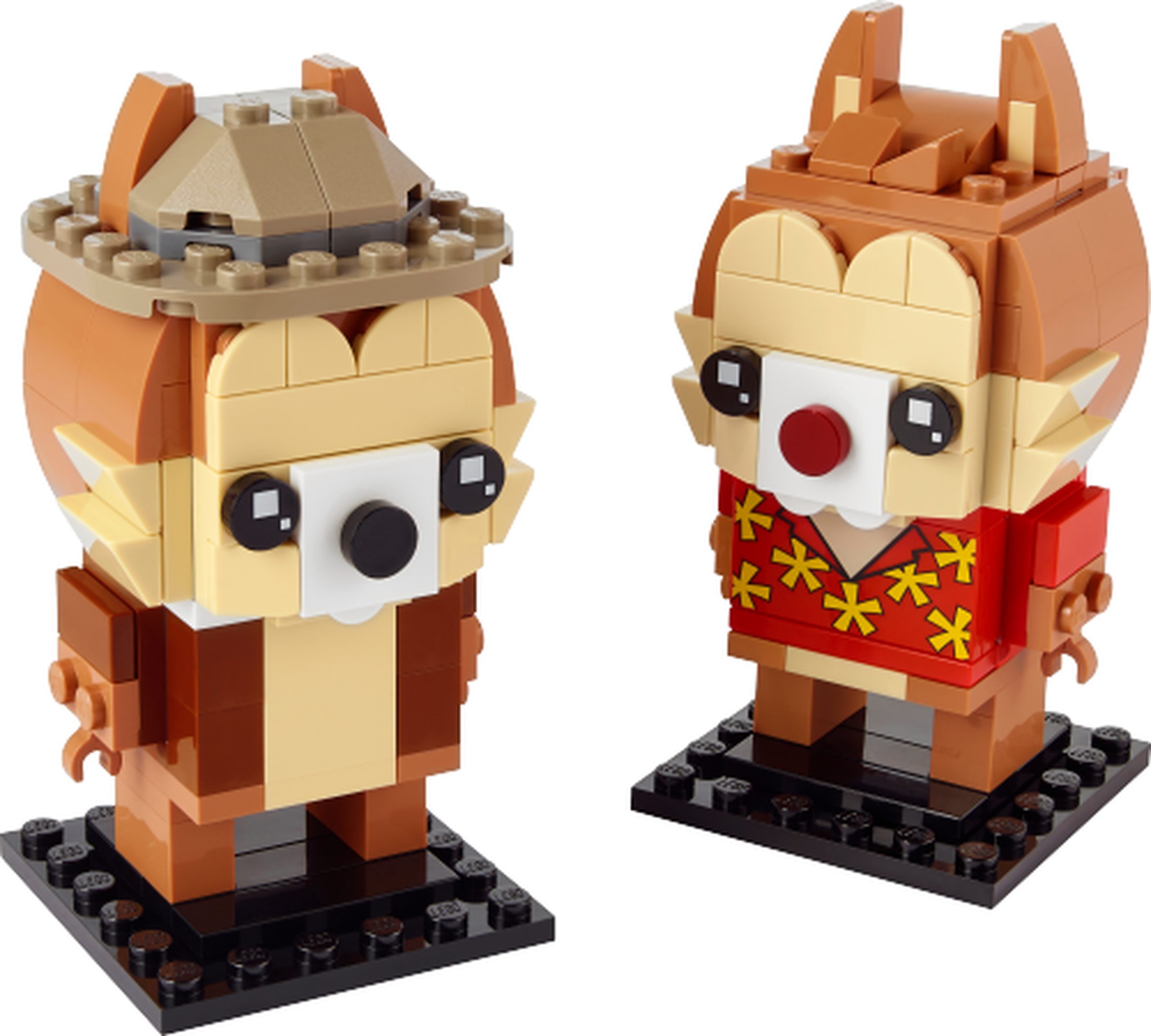 Modèle officiel LEGO 40550 : Tic et Tac. Tic porte une veste brune, un chapeau beige et un nez noir. Tac présente un nez rouge et une chemise rouge à fleurs jaunes, dont les impressions avant et arrière sont distinctes.