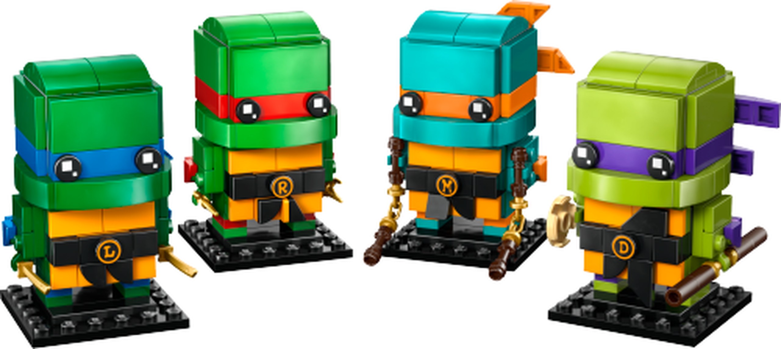 LEGO 40878 Figurines des Tortues Ninja : Les quatre Tortues Ninja portent des masques distincts : bleu pour Leonardo, rouge pour Raphael, orange pour Michelangelo et violet pour Donatello. Les plastrons jaune-orangé contrastent avec les ceintures noires à initiales. Les armes, les pizzas et les quatre socles accompagnent les personnages.