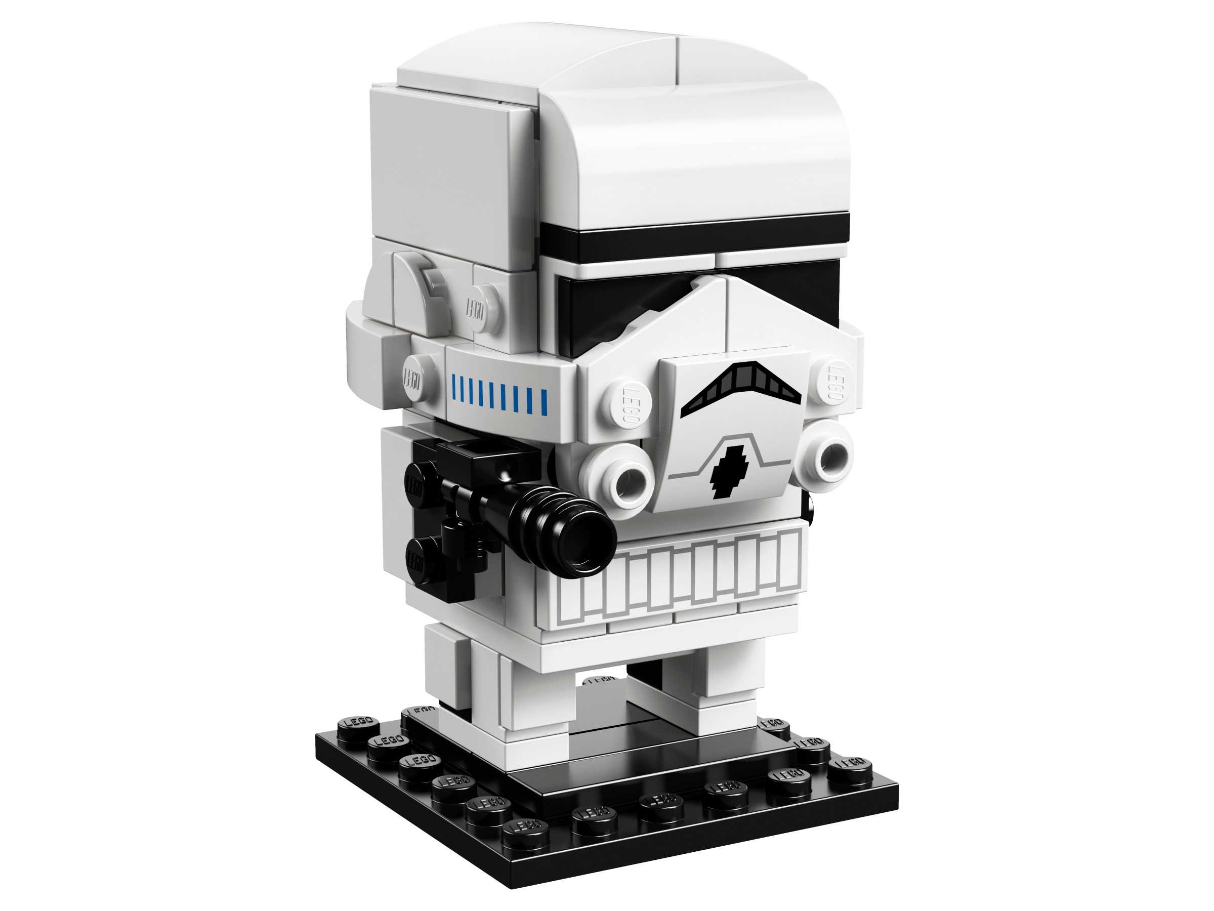 Modèle officiel LEGO 41620 : Le casque blanc associe une visière noire, un masque respiratoire imprimé et deux pentes latérales à neuf lignes bleues. Le torse porte une ceinture à rectangles gris. Le petit blaster noir se détache du bras ; les pieds blancs prennent place sur un socle noir.
